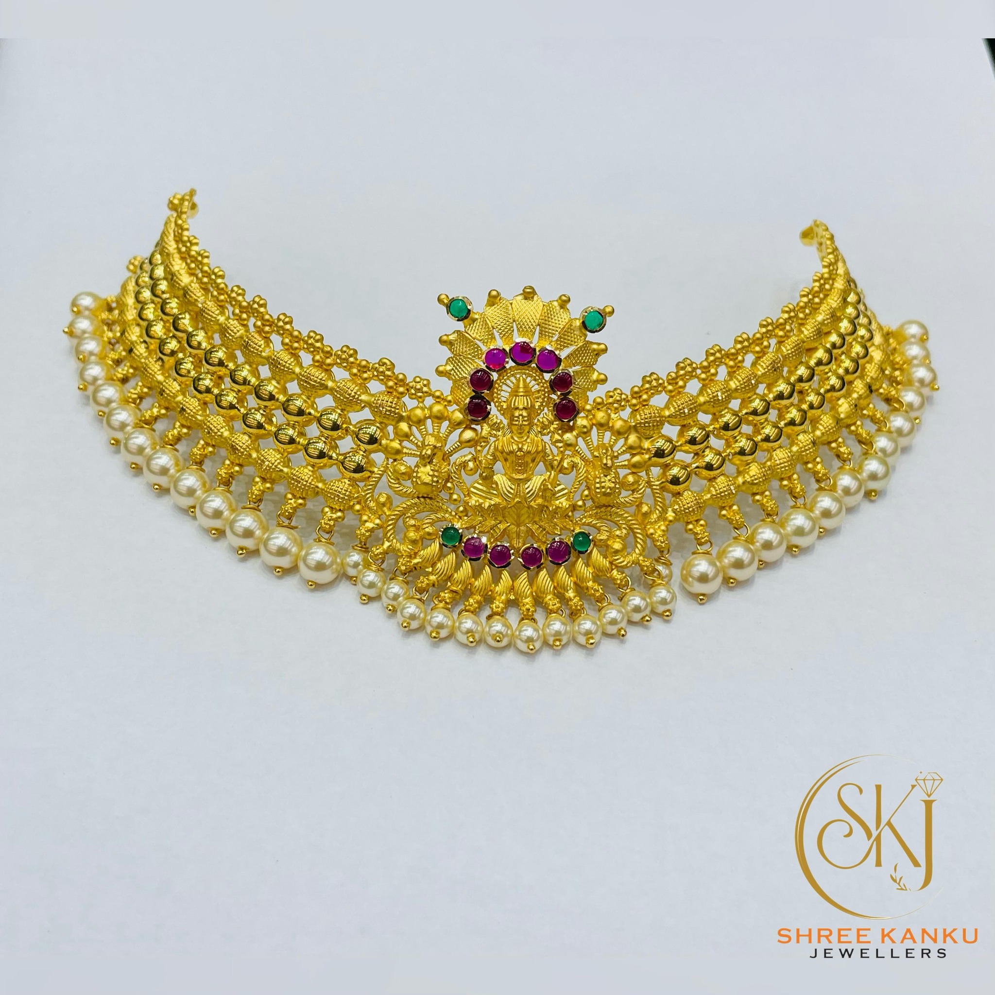 Gold Necklace with Diamonds